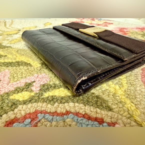 SALVATORE FERRAGAMO Crocodile Brown Embossed Leather Vara Bow French Wallet - Picture 5 of 16